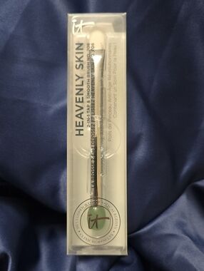 it cosmetics Heavenly Skin 2-in-1 Tapered & Smooth Brush No. 706